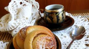 효모 반죽 계피 빵: 쉬운 오븐 수제 빵 조리법 향긋한 계피 빵